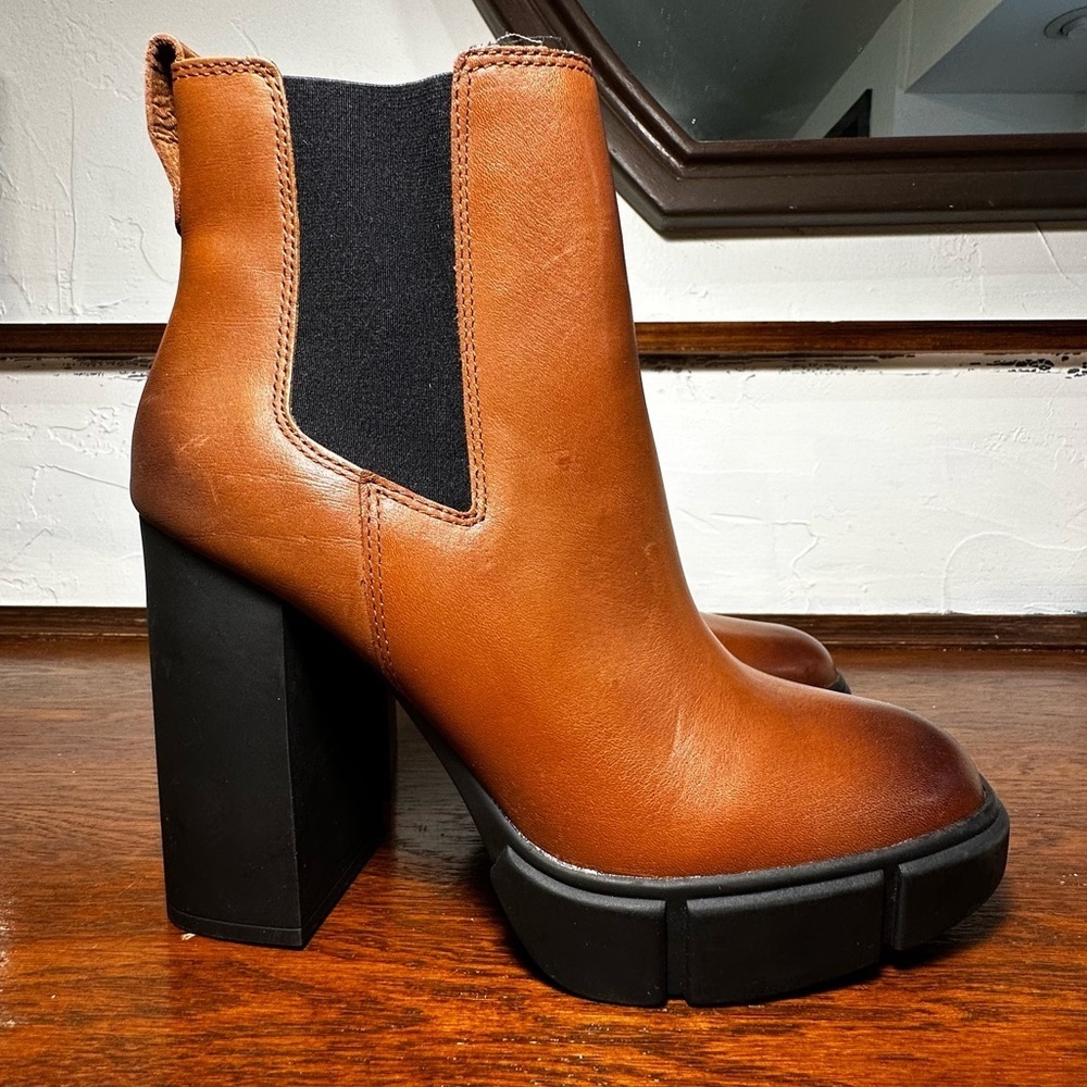 Steve Madden Revised Cognac Leather Platform Heeled Chelsea Boots Size 9